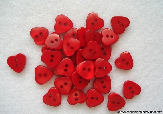 11mm Red Heart Shaped Resin Buttons Pack of 20 by berrynicecrafts