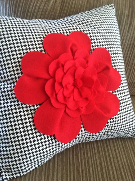 Items similar to Red and Black Houndstooth with Felt Flower Pillow