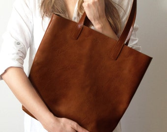 Leather tote in light brown Molly Honey Leather Tote