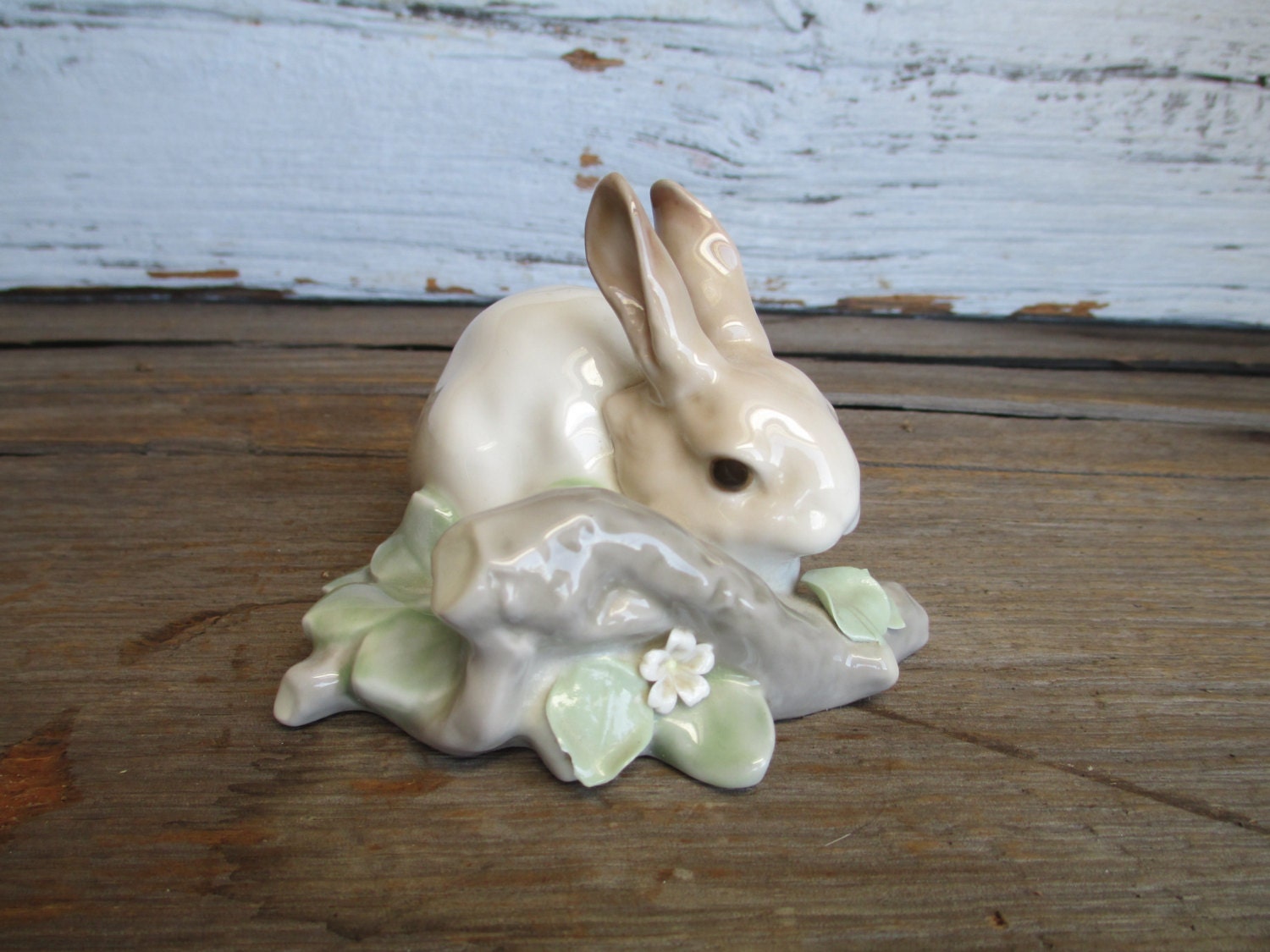 lladro sitting bunny with flowers