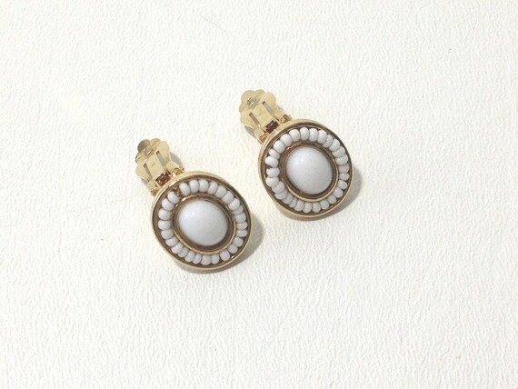 Liz Claiborne, Clip Earrings, White cabochon, Liz Earrings, Vintage Earrings, Oval Earrings, Summer Earrings