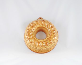 SALE Vintage Pottery Brown Cake Pan / Pottery Bundt Cake Pan / Pottery Gugelhupf Pan