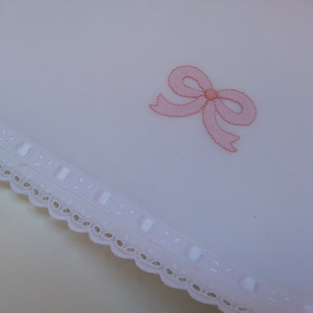 Pure cotton or crib sheet Bow. Elegant