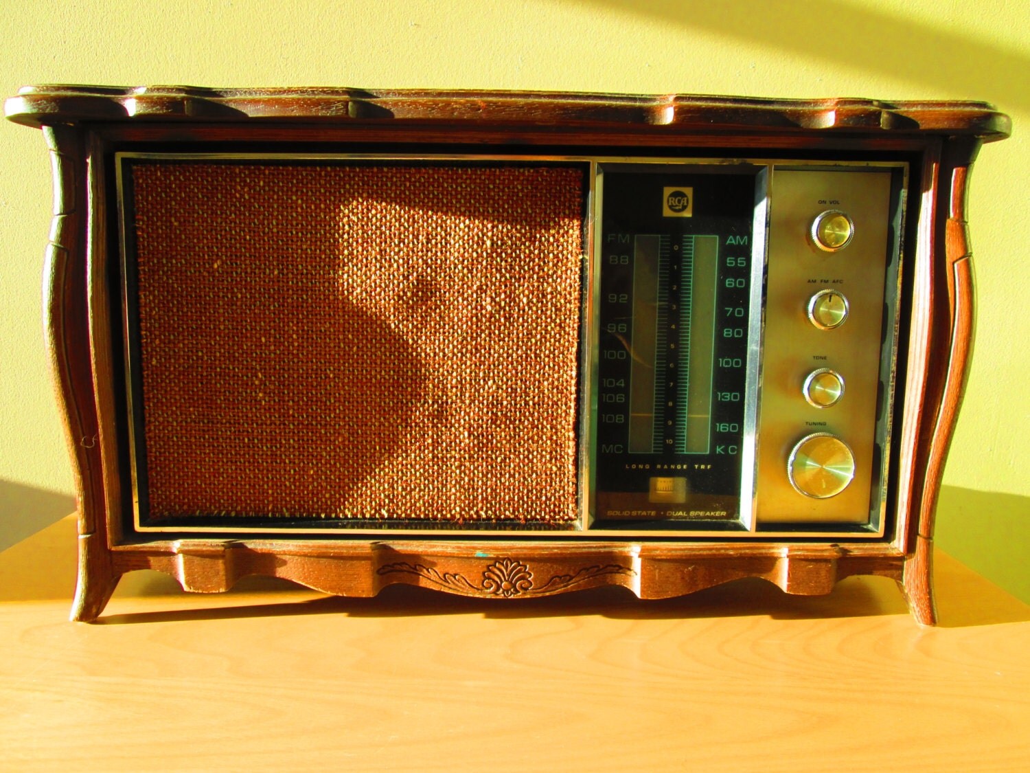 Vintage RCA Table Top Radio Antique Home Decor Electronics