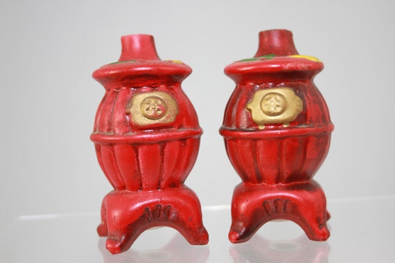 Ford red truck salt and pepper shakers #1