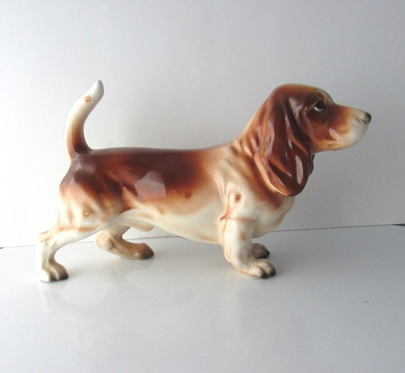 hound figurine