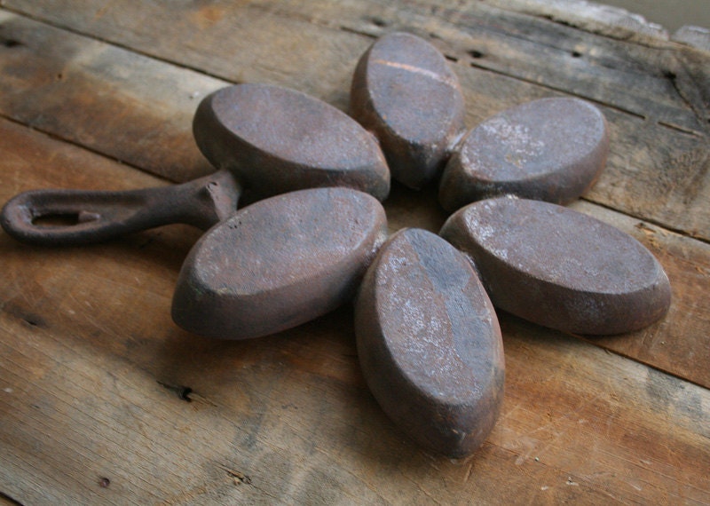 Cast Iron Muffin Cornbread Pan