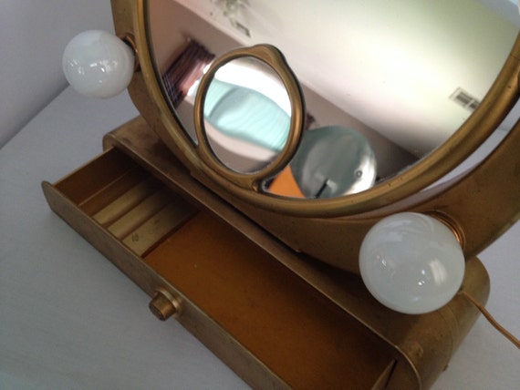 Vintage Hollywood Style Make Up Mirror Femme Lite by Rialto
