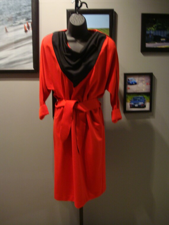 Vintage Leslie Fay Size 10 Red and Black Dress