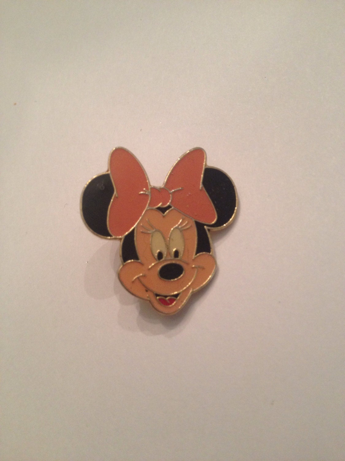 Vintage Minnie Mouse Disney Brooch Pin Collectable 9817