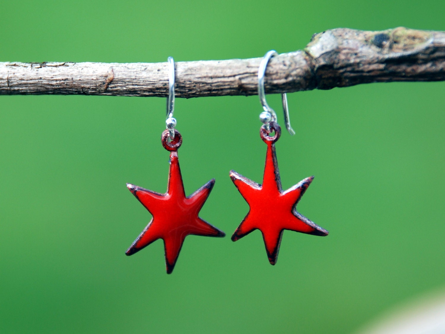 Red enameled star earrings