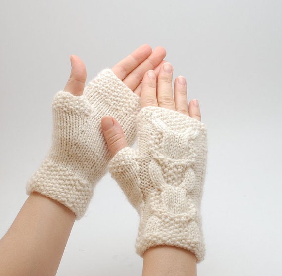 Knit fingerless gloves White eco friendly cable knit