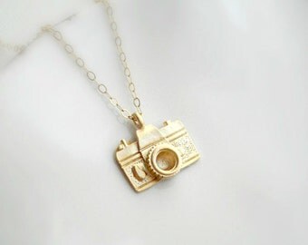 Little Camera Necklace In Gold Or Silver, Gift for Photographer, Gold Camera Pendant, Minimalist Modern Gold Necklace, Gift For Her