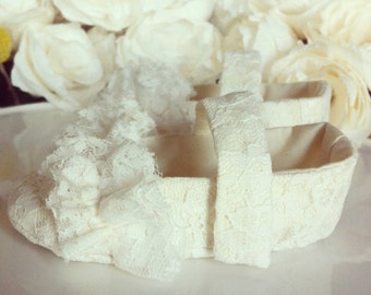 Flower Girl Shoes - Ivory or White Lace Mary Janes With Ruffles - Baby Toddler Girl - Christening Shoes