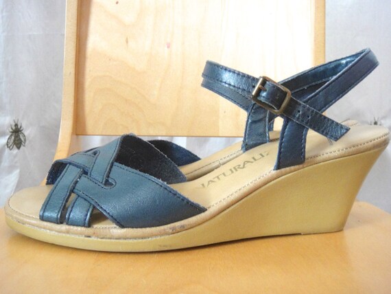 naturalizer navy blue sandals