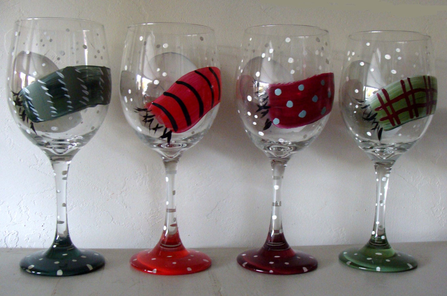 Snowman Wine Glasses set of 4. by LynnStAubinDesigns on Etsy