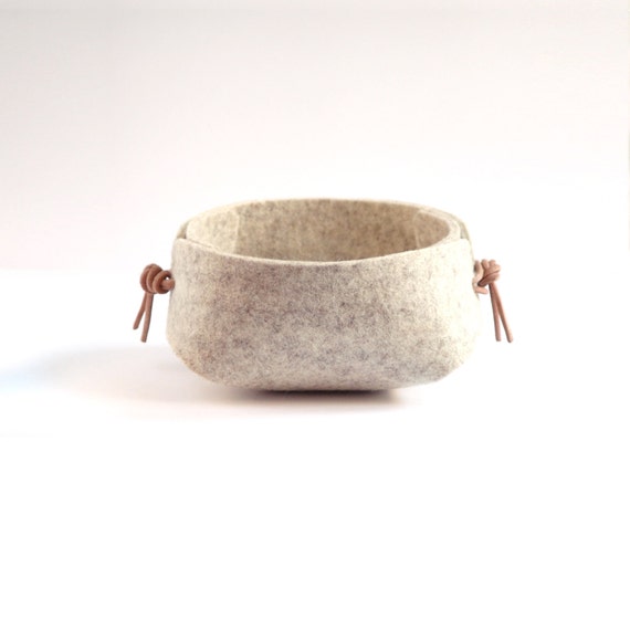 Felt bowl w. Leather cord jewelry organizer jewelry tray