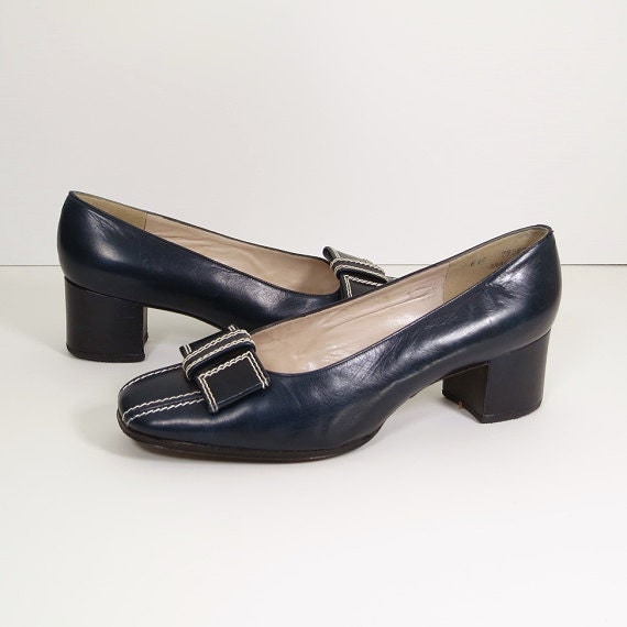 navy chunky heel pumps