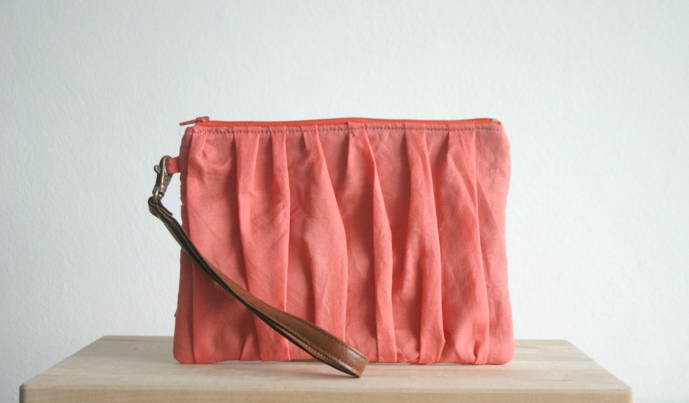 Linen Wristlet Clutch Purse Bridesmaid gift by HelloVioleta