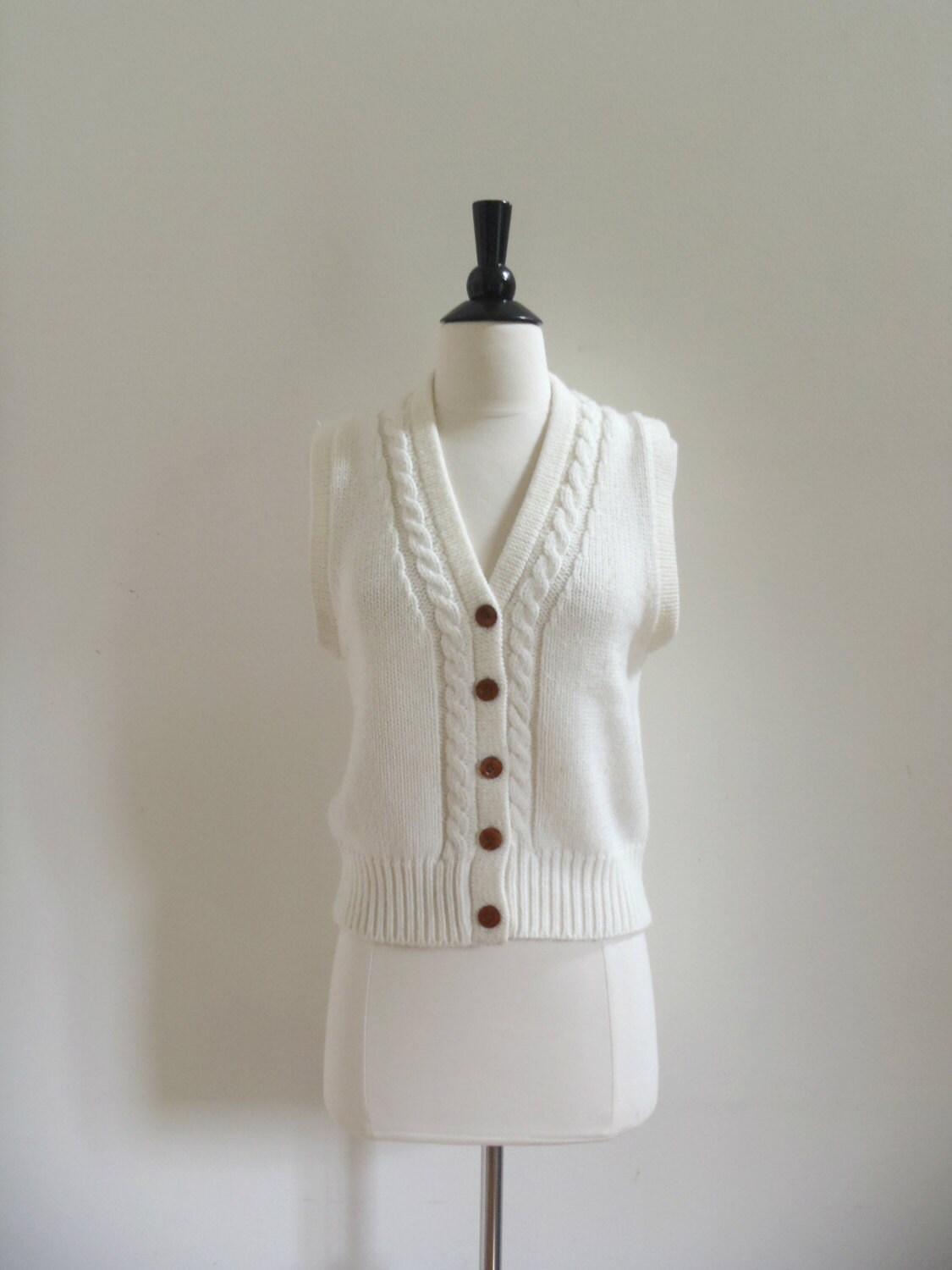 Vintage white sweater vest / brown buttons / cable knit vest – Haute Juice