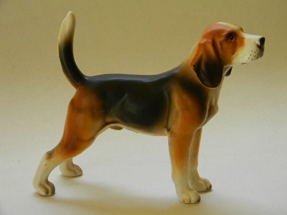 beagle dog figurine