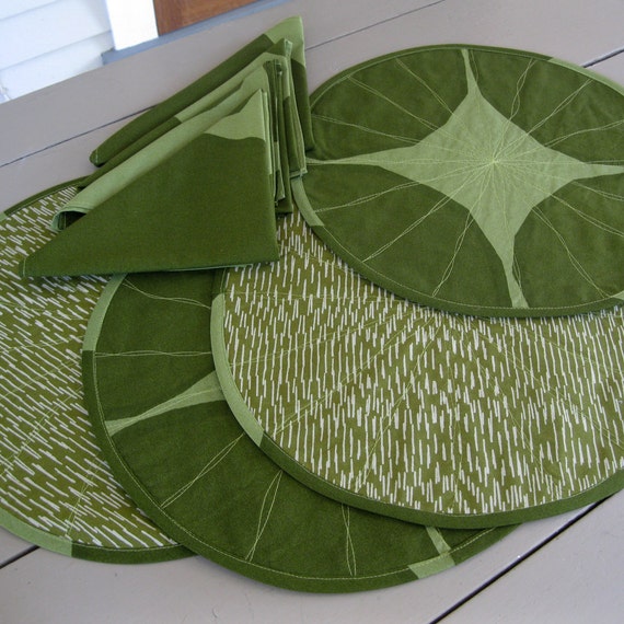 Quilted placemat set dark green Marmekko Kivet print by Plumdacity