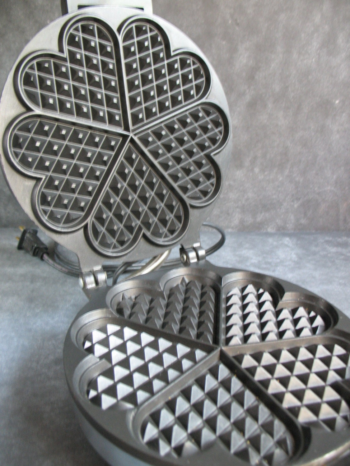 Vintage Waffle Maker Vitantonio Five of Hearts Waffler