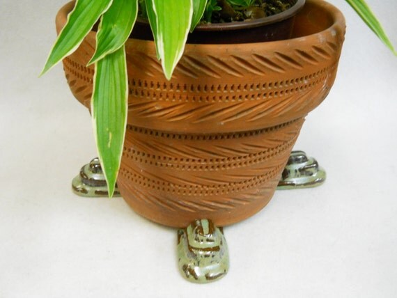 stone plant pot feet