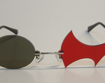 Red hook and black round cosplay glasses
