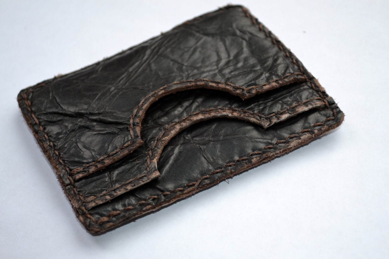 Leather minimalistic 3-pocket wallet - Hand stitched