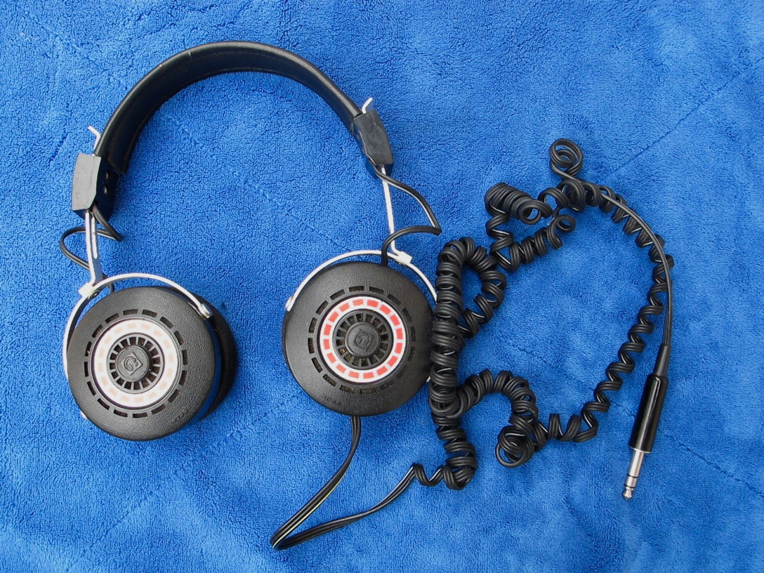 Radio Shack Realistic LV10/Koss HV1 Headphones