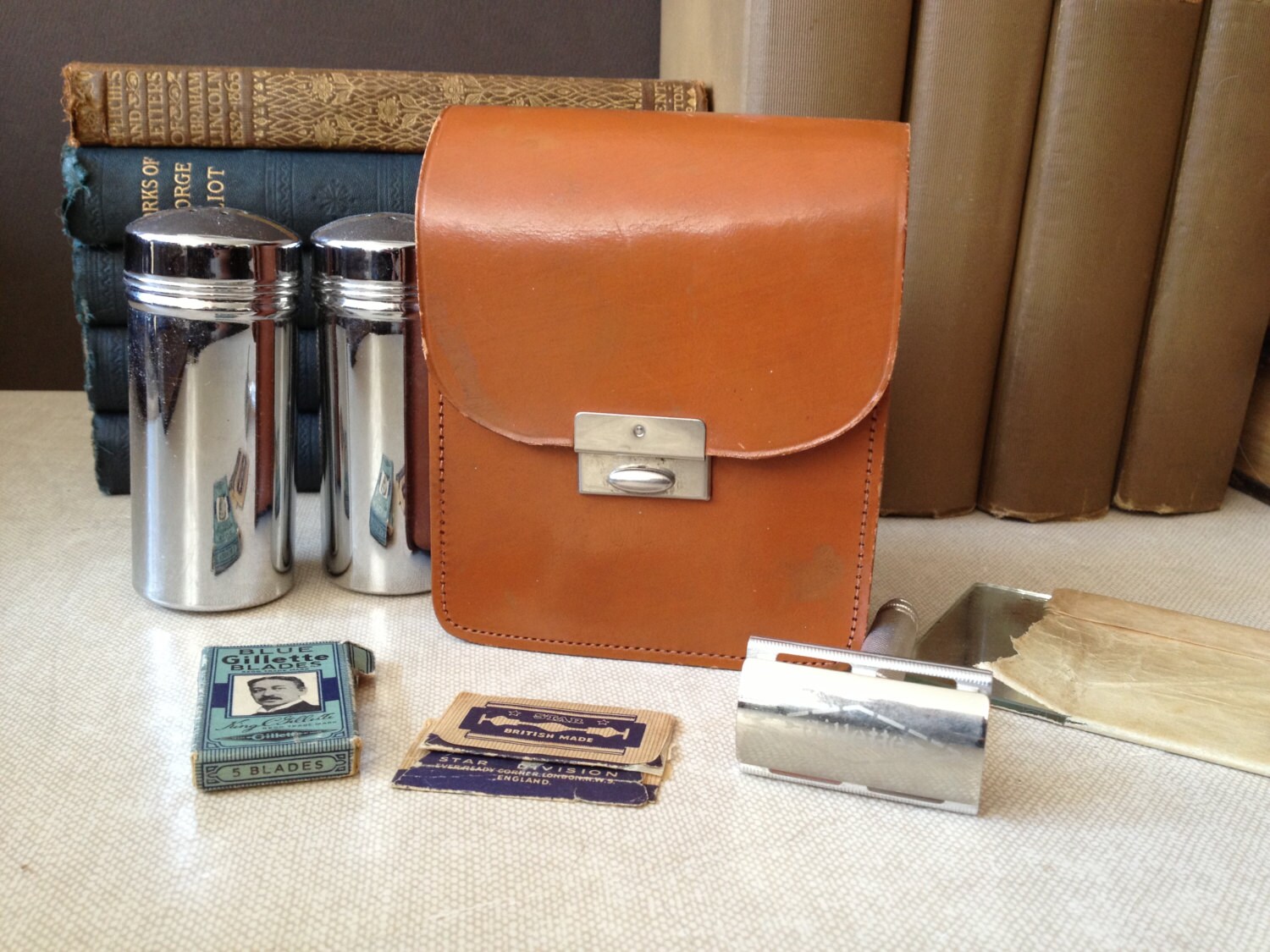 Mens Gillette Travel Shaving Grooming Kit Leather Case and
