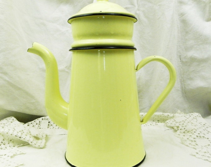 Vintage French Pale Buttercup Yellow Enamelware Cafetière / Coffee Pot / French Country Decor / Retro Home Interior / Vintage Kitchenware Vintage French Pale Buttercup Yellow Enamelware Cafetière / Coffee Pot / French Country Decor / Retro Home Interior / Vintage Kitchenware