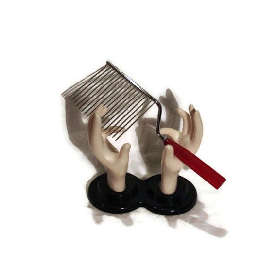 Vintage Cake Cutter Bakelite Handle Hair Pic Afro Pic