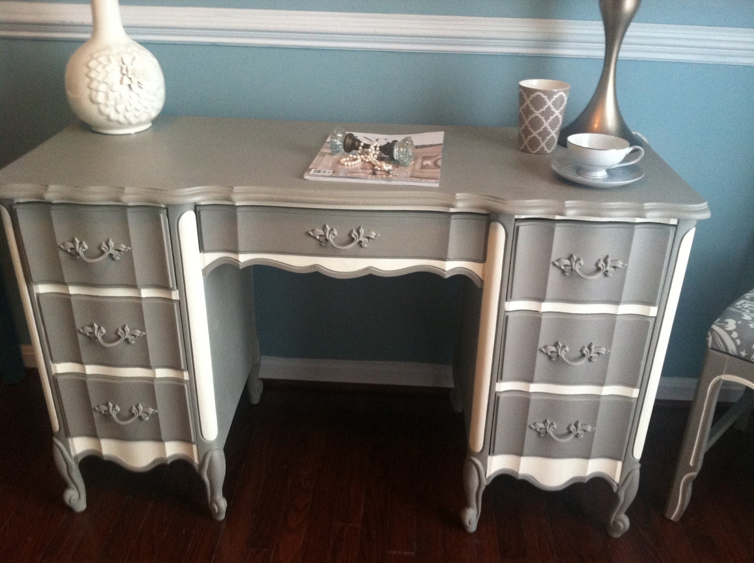 Chic Dixie Desk French Provincial with Chair