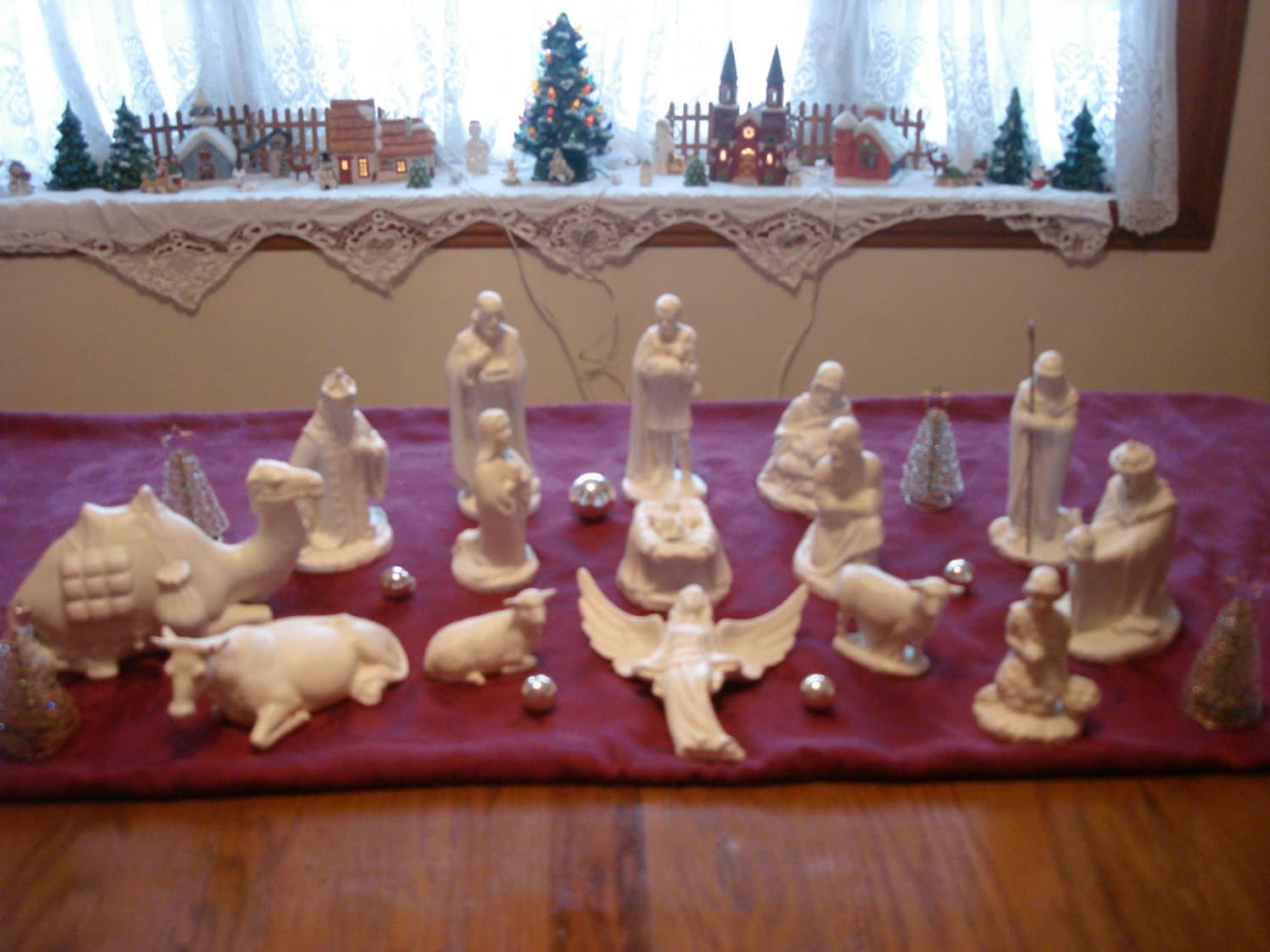 Vintage Classic White Ceramic Nativity 16 Piece Set Vintage