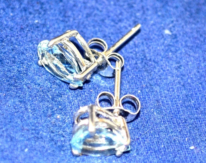 Aquamarine Stud Earrings, 9x6mm Pear, Natural, Set in Sterling Silver E608