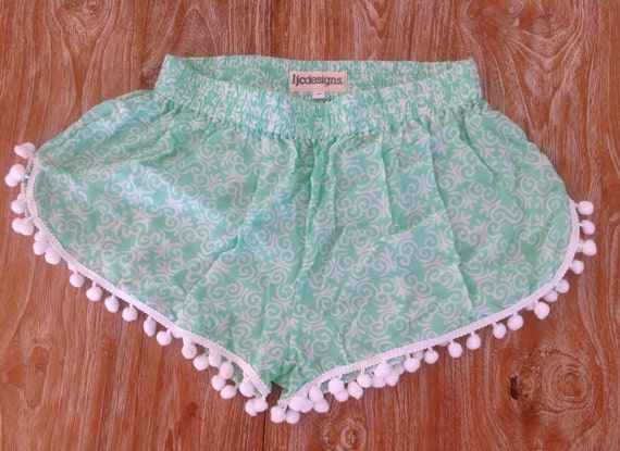 pom uk pom large trim Lace and  Pom Pom Gym/Beach Green Iron  Mint  Shorts Pattern  White