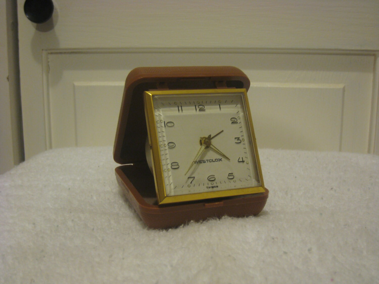 Reliable used travel alarm clock. Haute Juice