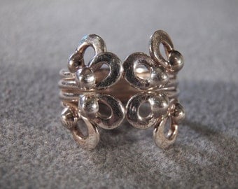 wedding ring silver raised scroll