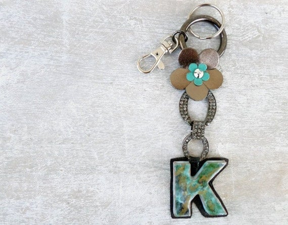 Monogram keychain with leather flower initial key by Glad2Balive