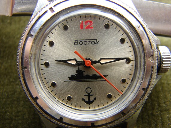 Soviet military small wrist watch Komandirskie Vostok red 12