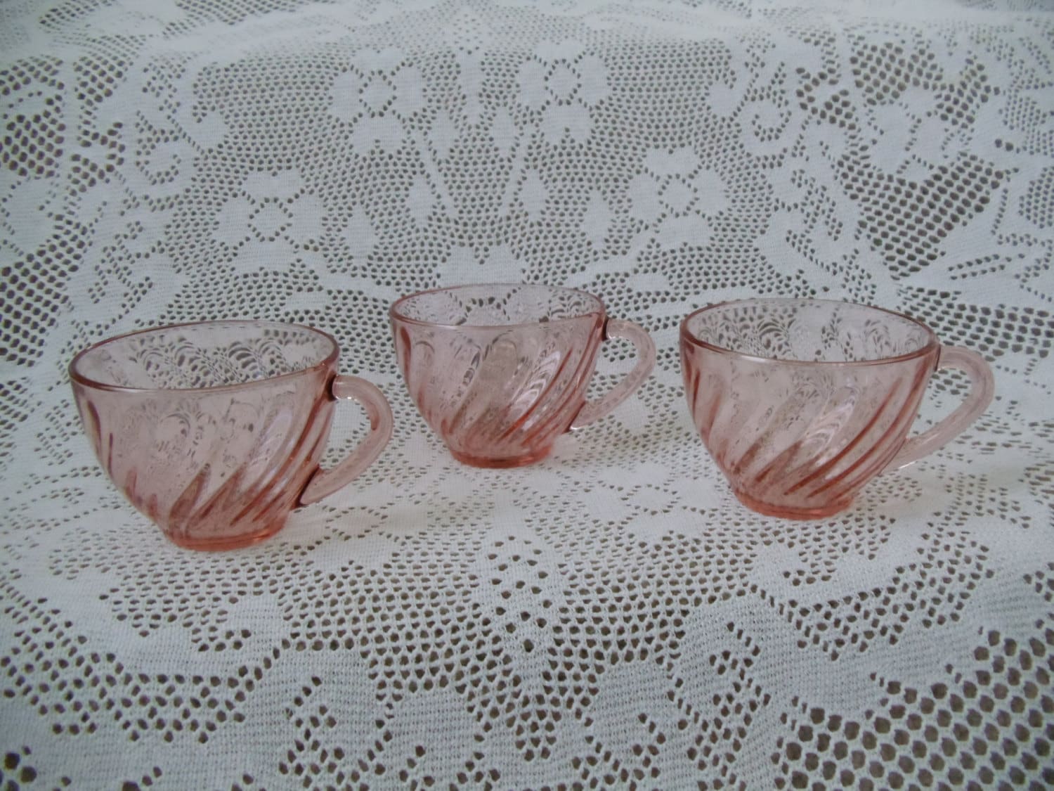 Pink Swirl Depression Glass Arcoroc France by BokBoksNest on Etsy