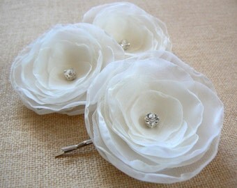 Ivory bridal flower hair clips (set of 3), bridal hair piece, bridal hair flower, wedding hair accessories, wedding hair flower, romantic
