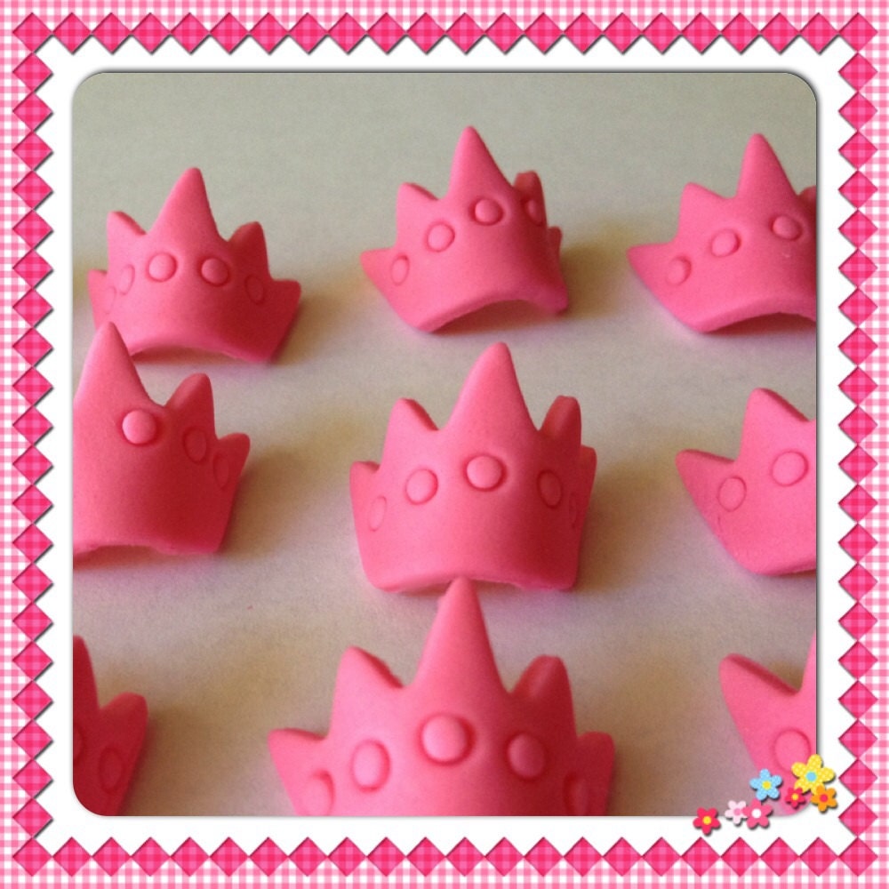 Fondant crown cupcake topper