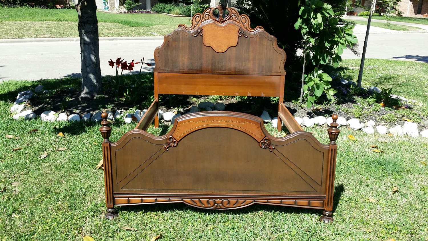 BED Antique 1920s Vintage Serpentine Wood Raised Intricate