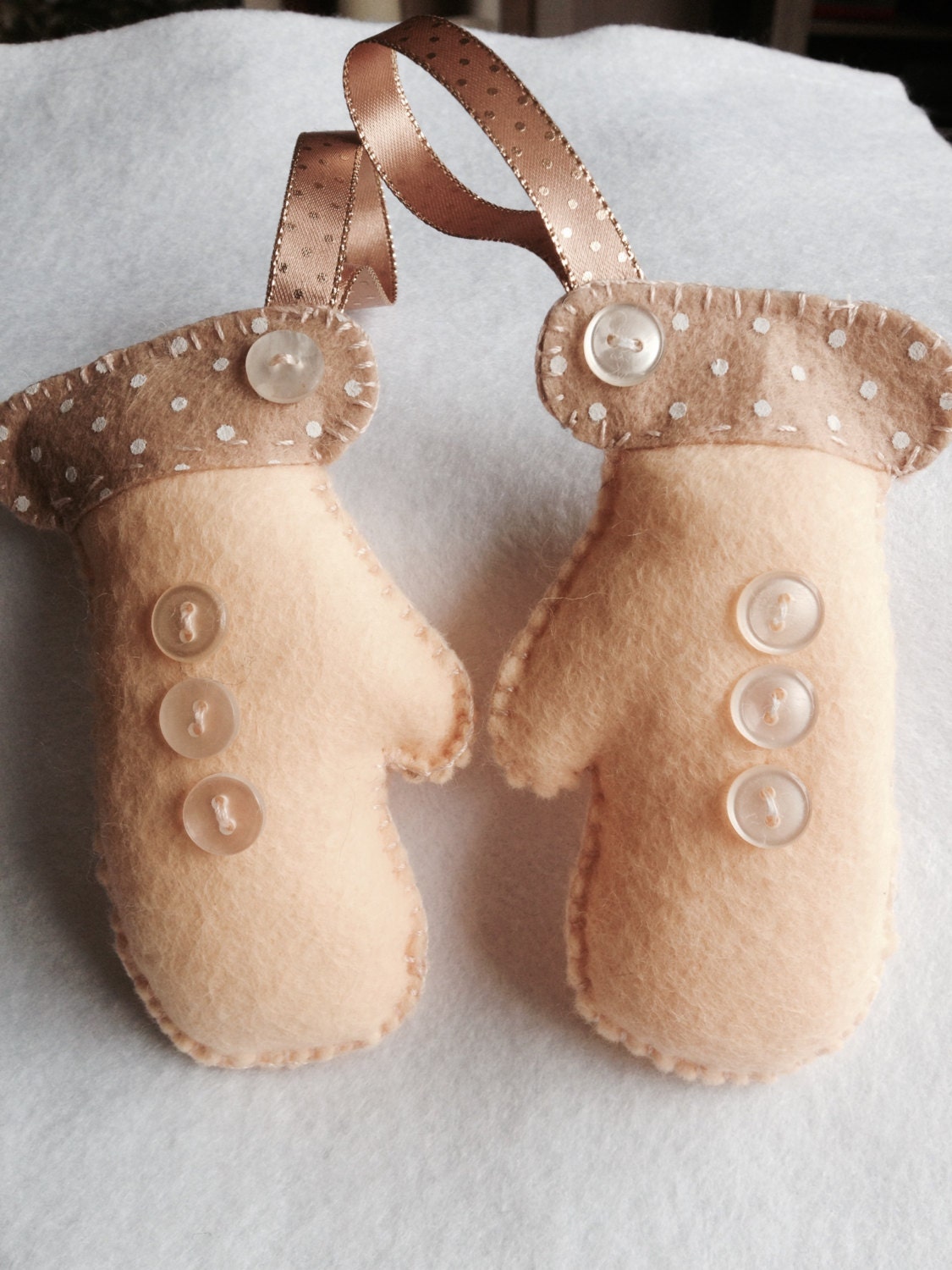 Felt mitten decorations