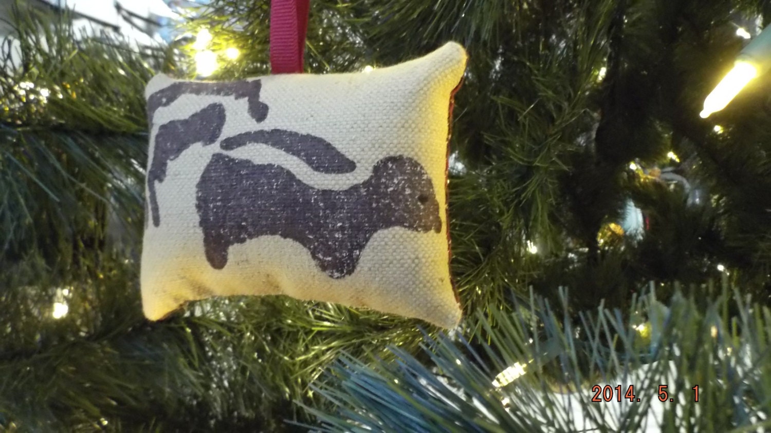 Primitive Burgundy Skunk Stenciled Pillow Christmas Ornament FREE SHIPPING!