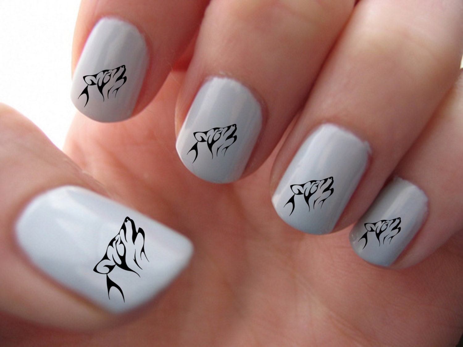 nail design with wolf