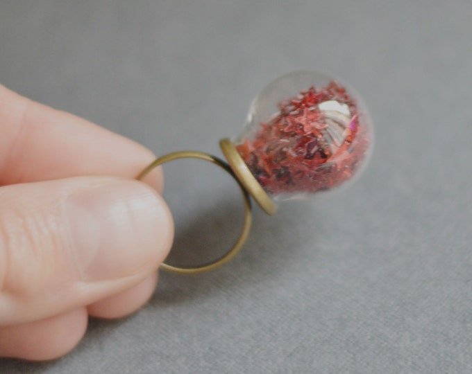 GLITTER The dimensionless ring of metal brass with a sphere of glass, Red, Yellow, Green, Glamour